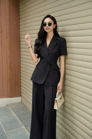 Áo blazer kẻ cộc tay cúc lệch