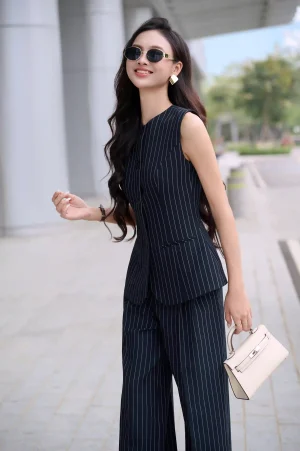 Áo gile cổ tròn vạt bầu họa tiết kẻ